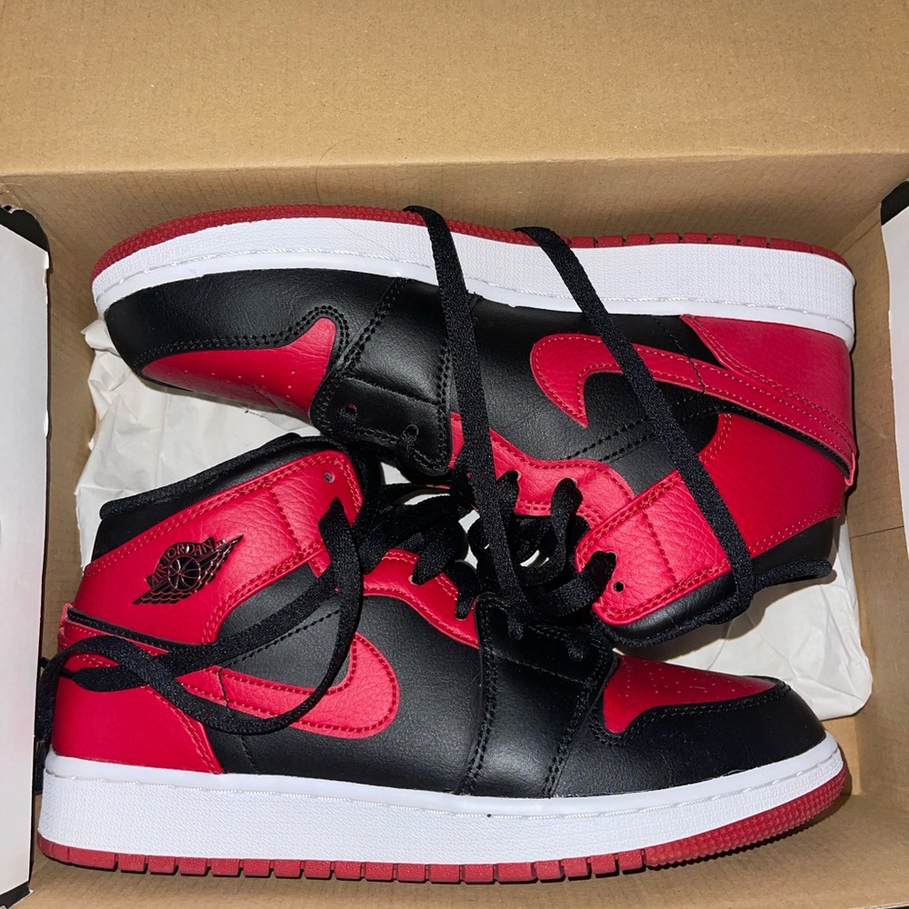 Clean Jordan 1 Mids
